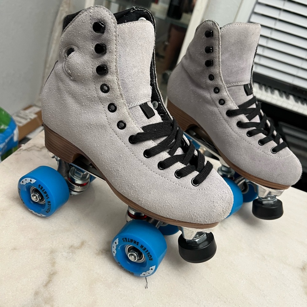🌙 MOONLIGHT ROLLER DISCO BALL ROLLER SKATES🌙
